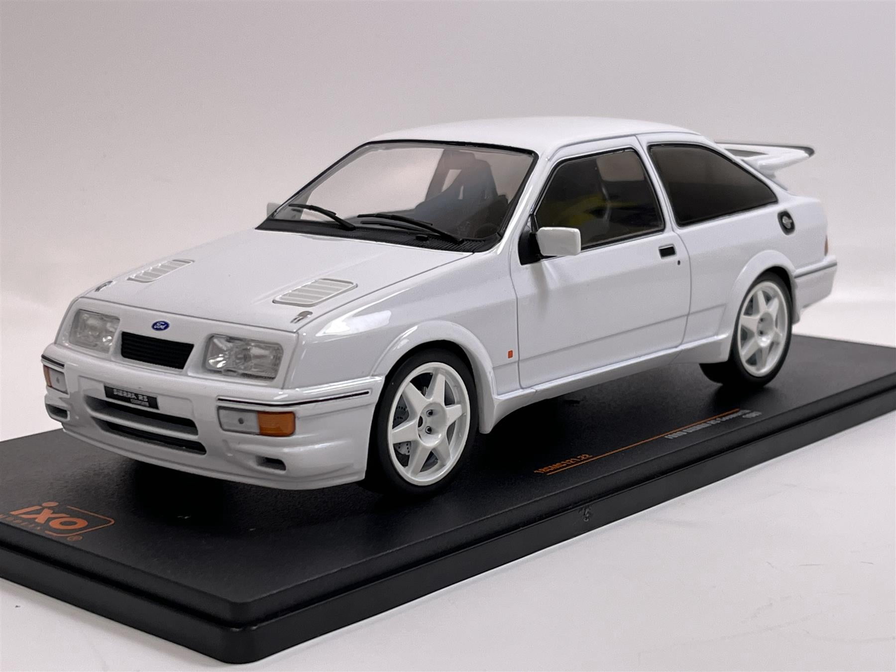 Ford Sierra RS Cosworth 1987 IXO 1/18 - Collection