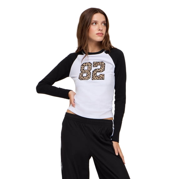 Forever 21 Women's Raglan 3/4 Sleeve Graphic Baseball Tee, Cotton Stretch Casual Everyday T-Shirt Top, Black, XXS-XXL