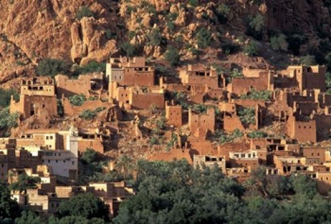 Fortified Homes of Mud and Straw (Kasbahs) and Mosque Morocco Canvas Art - John & Lisa Merrill  DanitaDelimont (18 x 12)
