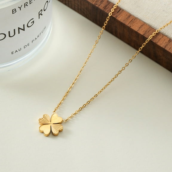 Four Leaf Clover Pendant Necklace for Women, 14K Gold Plated heart clover Necklace, Lucky Simple Dainty Jewelry Gifts for Women, Christmas Valentine's Day Gifts