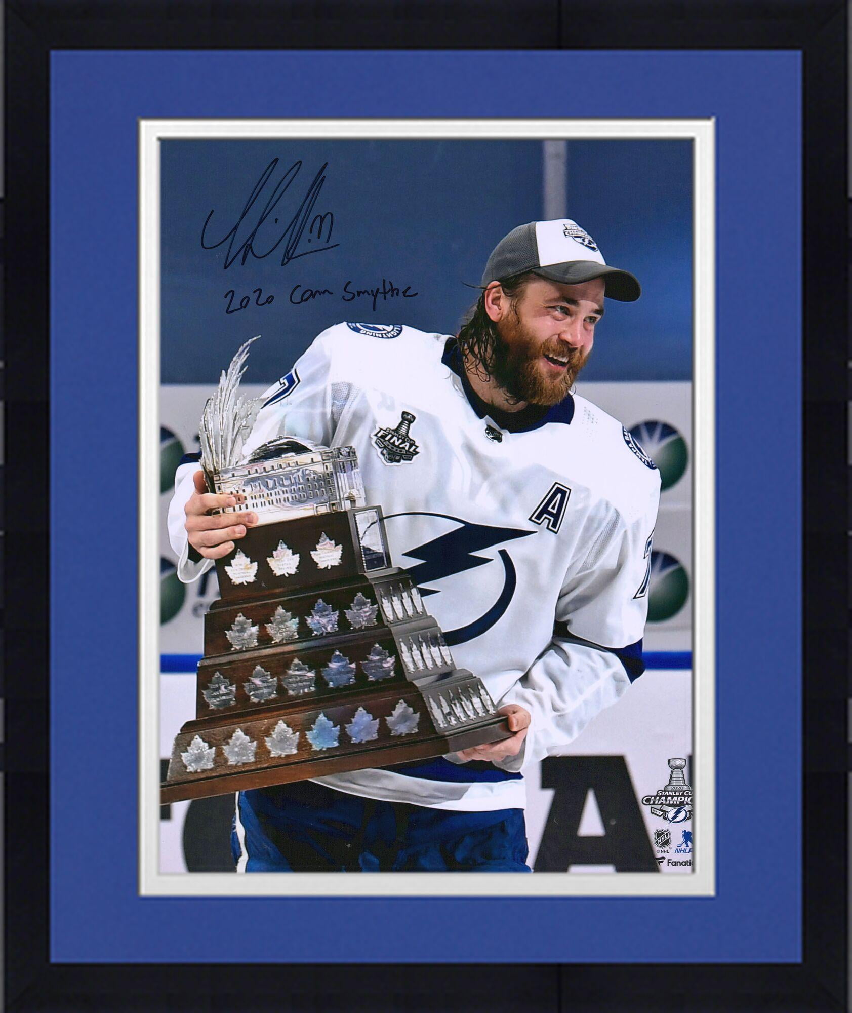 Framed Victor Hedman Tampa Bay Lightning 2020 Stanley Cup Champions Autographed 16" x 20" Raising Conn Smythe with "2020 Conn Smythe" Inscription - Fanatics Authentic Certified
