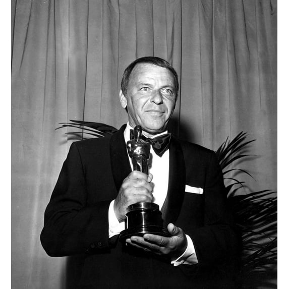 Frank Sinatra holding an Oscar trophy Photo Print (24 x 30)