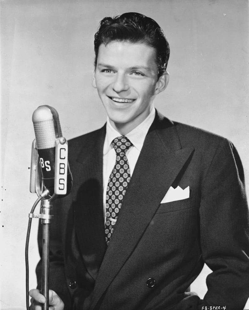 Frank Sinatra smiling in Portrait with Signature Photo Print (8 x 10) -  Walmart.com, image size:804x1000