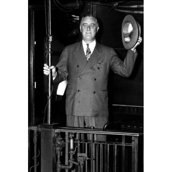 Franklin D. Roosevelt Campaigning For President In 1932.. Courtesy Csu Archives Everett Collection History