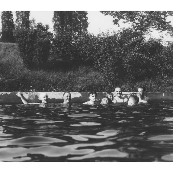 Franklin Roosevelt And Missy Lehand With Others In Hyde Park Pool. 1930. Right Of Fdr Is His Body Guard Gus