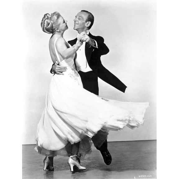 Fred Astaire and Ginger Rogers dancing Photo Print (24 x 30)