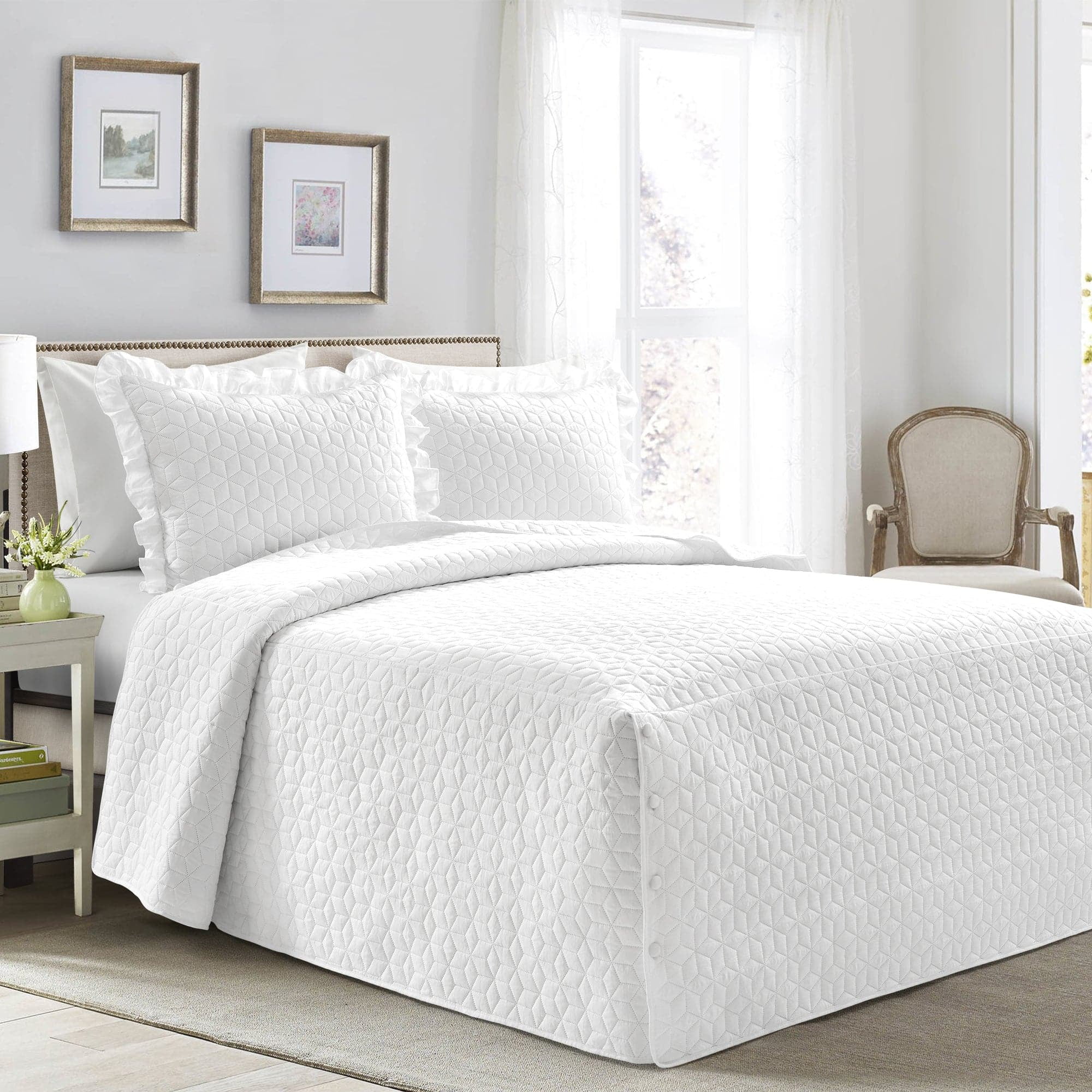 White Queen Microfiber Bedspread Set with Ruffle Skirt
