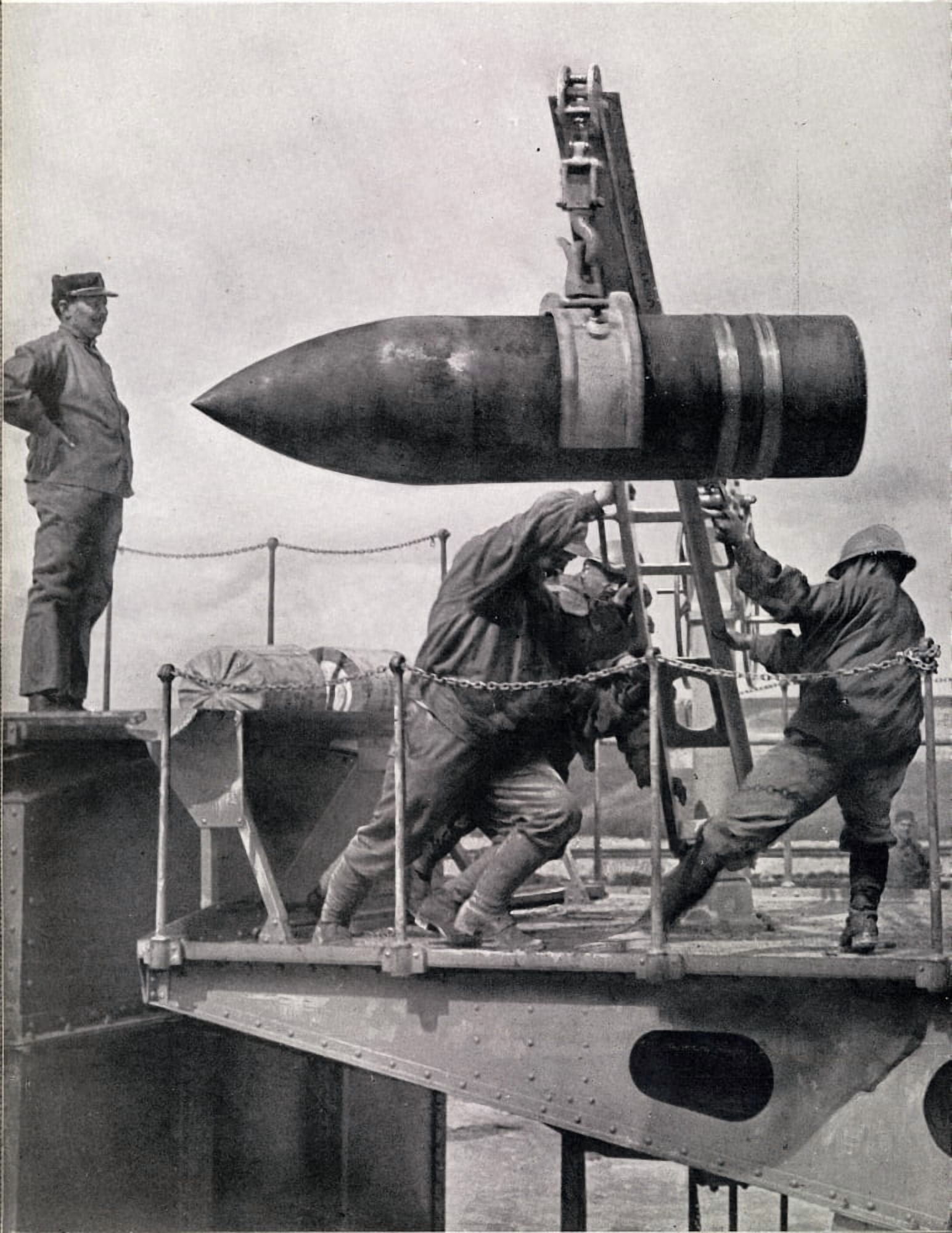 French Gunners Loading 400 Mm Shell Into Cannon In 1916 Canvas Art - Ken Welsh Design Pics (13 x 17)