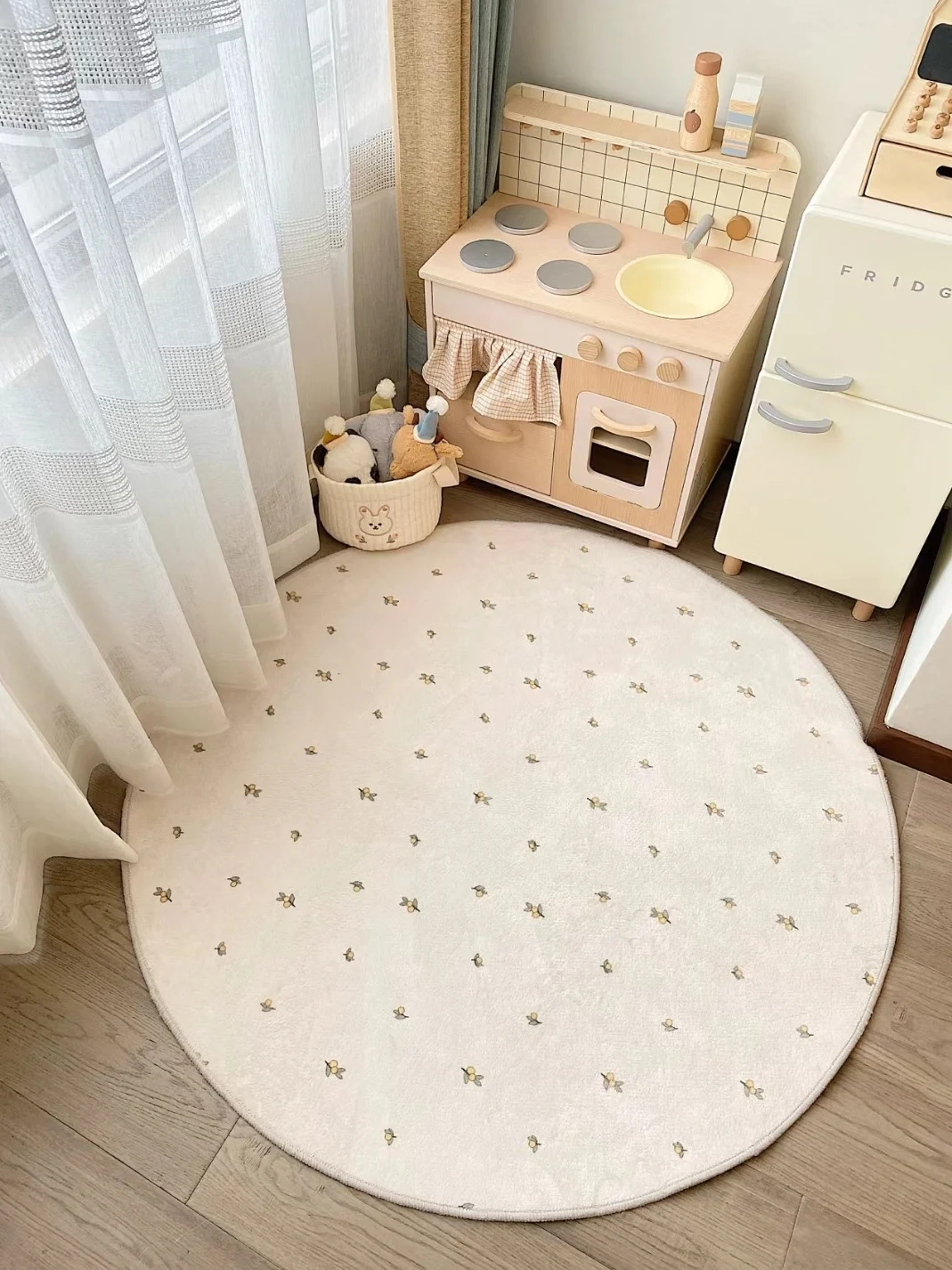 Fresh and Simple Rugs for Bedroom Round Fluffy Bedside Mat Covered with ...