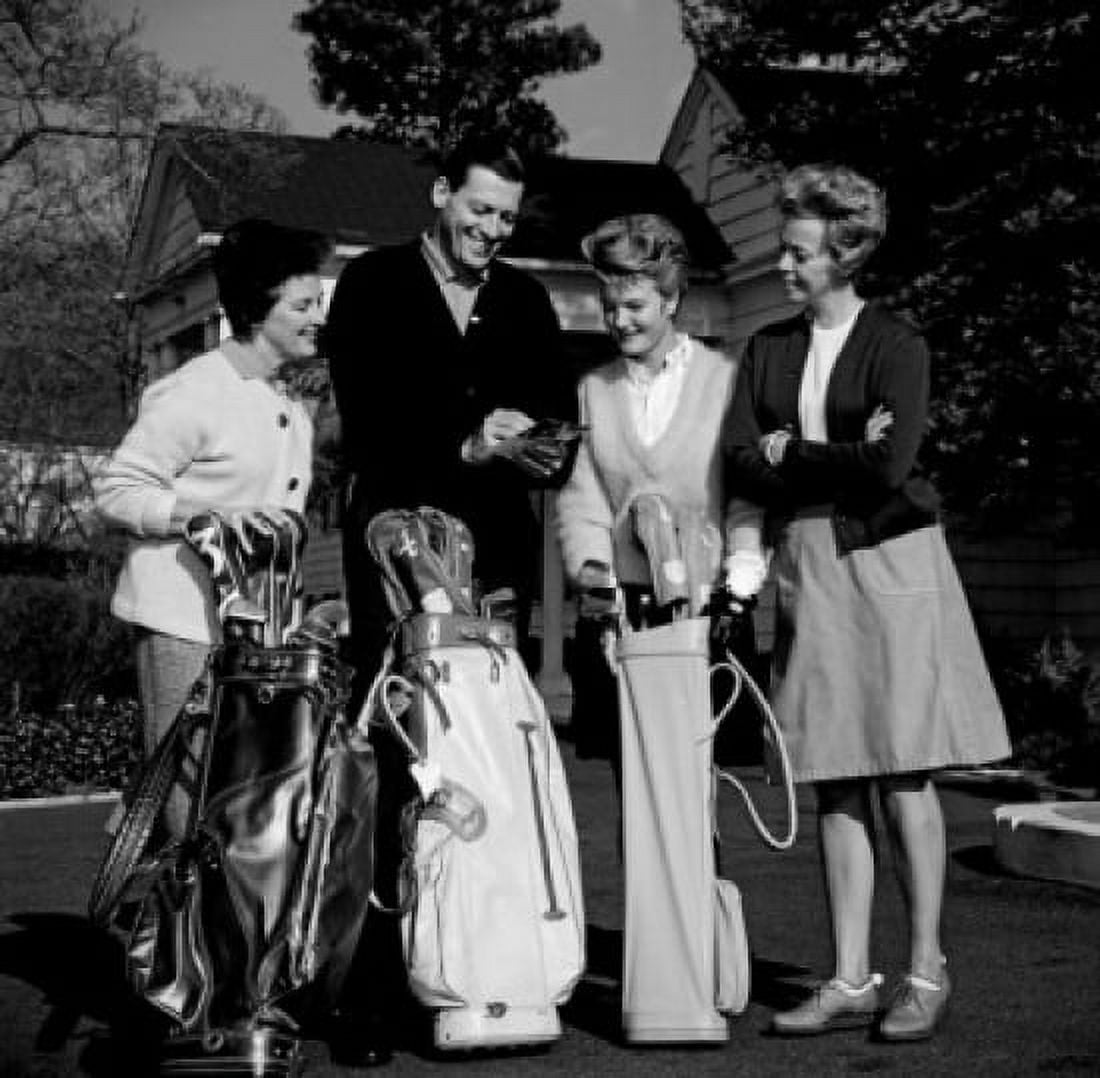 Friends gathered to play golf Canvas Art - (18 x 24)