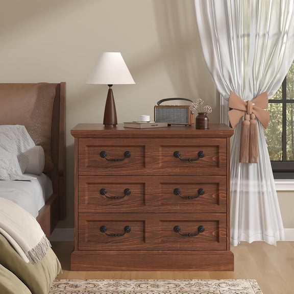 Frmobepts Rustic 3 Drawers Nightstand with Charging Station, 27.6" Wide Wood Farmhouse Night Stand with Drawers for Bedroom, Living Room, Cherry