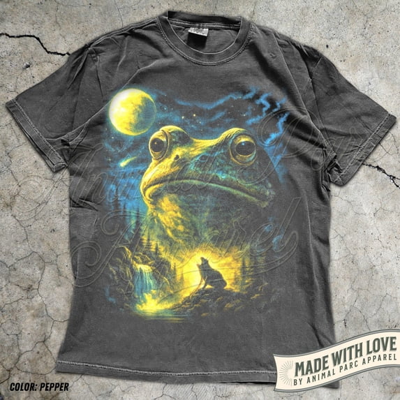 Frog Howling to the Moon T Shirt 90s Full Moon Animals Graphic Tee Retro Nature Lover Gift Cottagecore Forest Pond Life Frogs Shirt