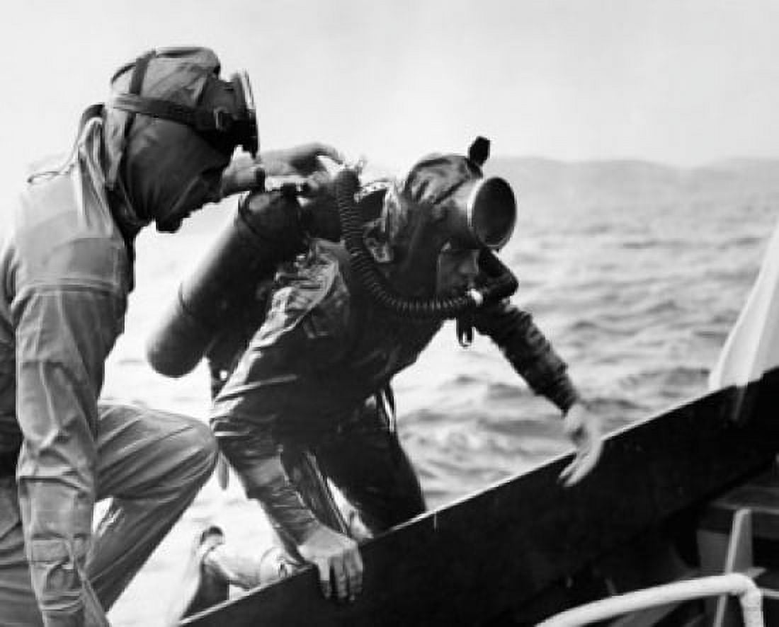 Frogmen wearing scuba masks Canvas Art - (24 x 36)