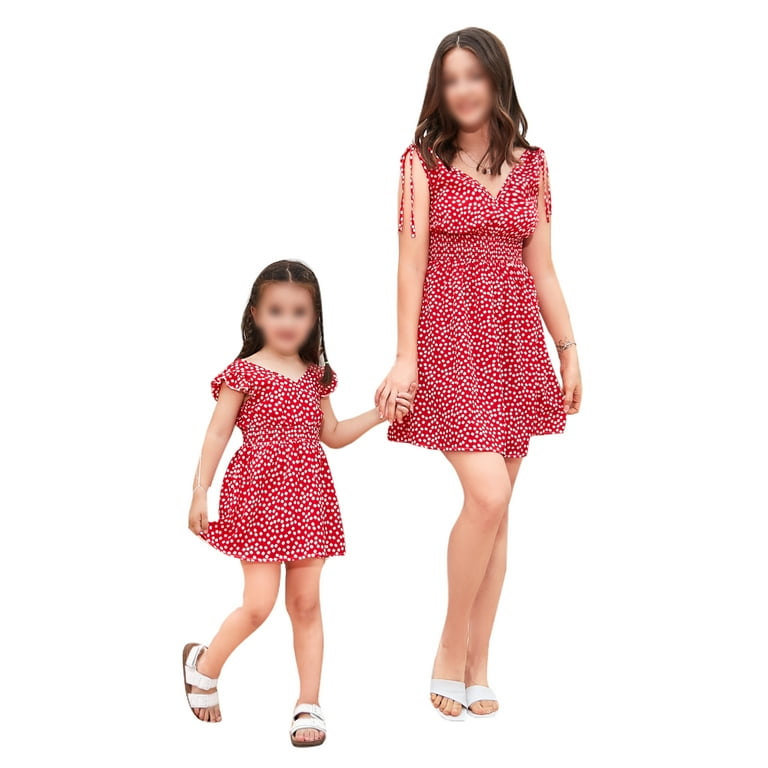 Same dress top mom daughter