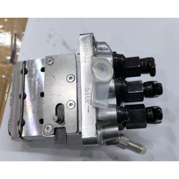 Fuel Pump 16032-51010 16032-51013 For Kubota D905 D1005 D1105 D1305 Engine New