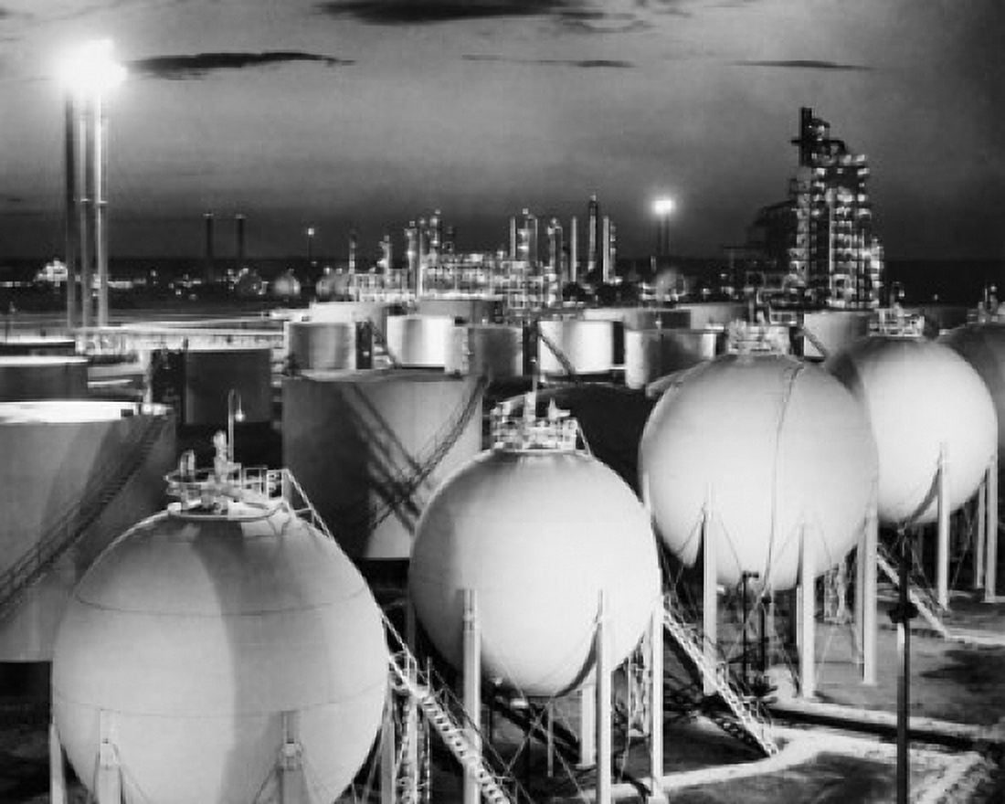 Fuel storage tanks at an oil refinery, Cities Service Refinery, Lake