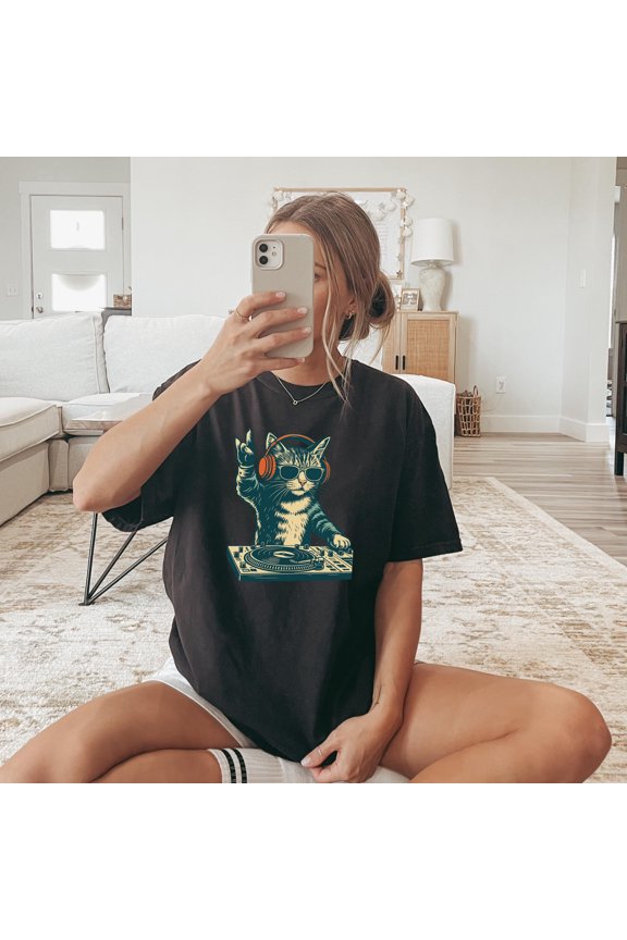 Cool DJ Cat Shirt, Funny Cat with Headphones, Unique DJ Cat Kitty T-shirt, Trendy Graphic T-shirts, Stylish Cat Lovers Gift