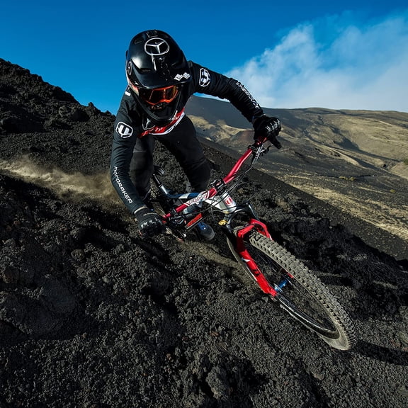 Full On Mountain Bike Handlebar with Bar Clamp 31.8mm and Width 785mm, Tough and Lightweight Alloy Riser Handlebar for MTB, BMX and Road Bike, Rise 30mm MTB Handlebar (Black)