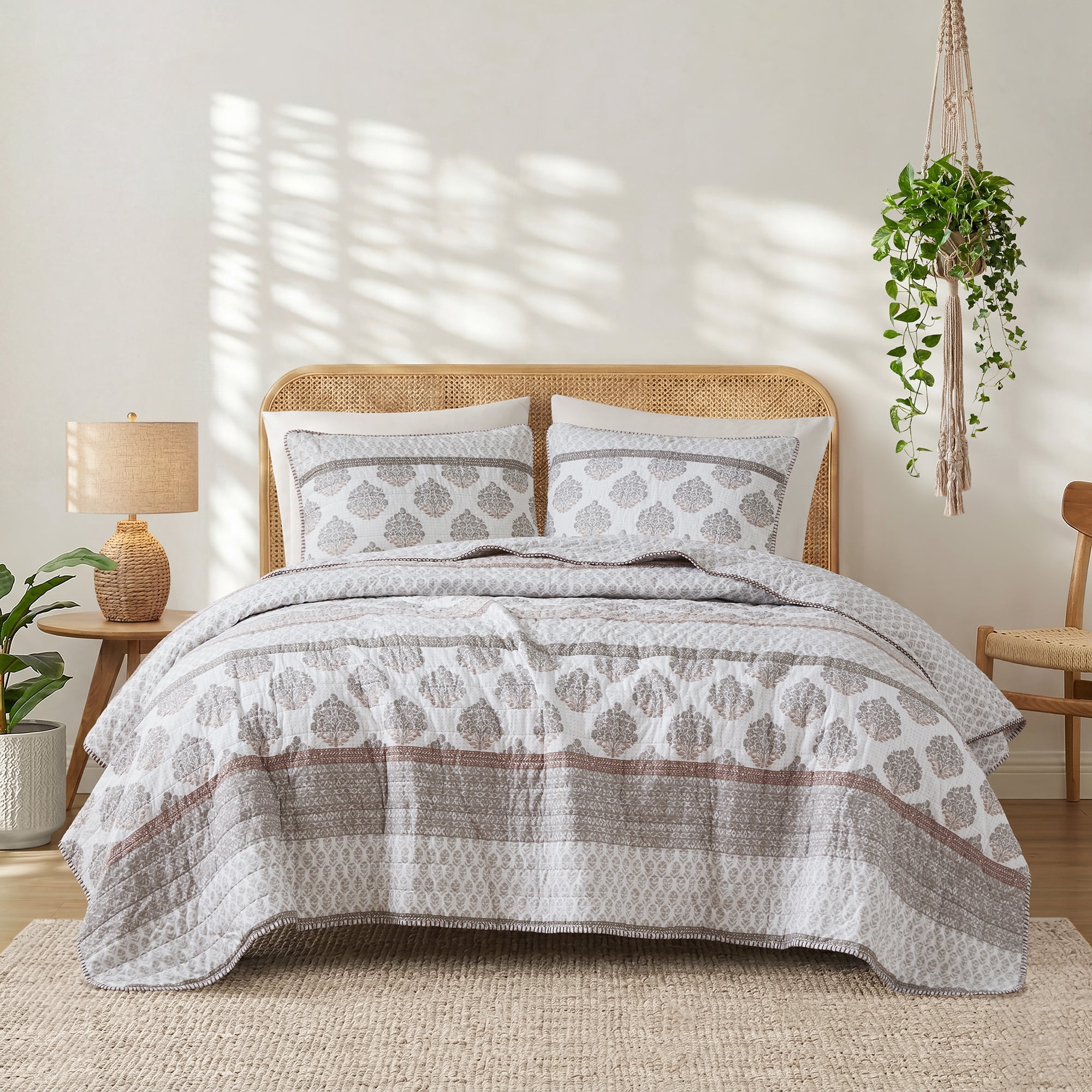 Full Queen 100% Cotton Quilt Set with Medallion Block-Print Design, 2" Channel Quilting, Lightweight All-Season Bedspread with Blanket Stitch, Prewashed for Softness