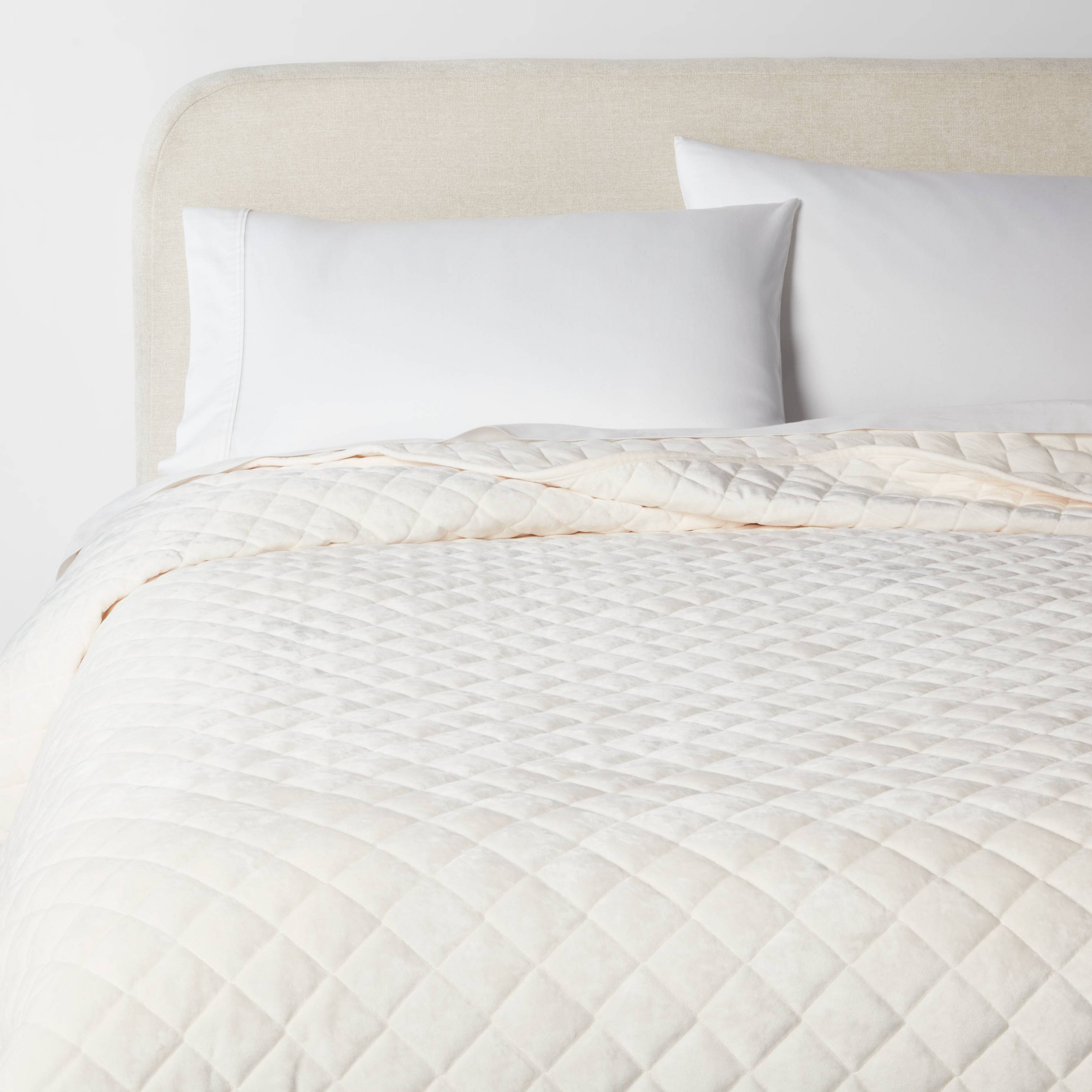 Full/Queen Luxe Diamond Stitch Velvet Quilt Ivory ™
