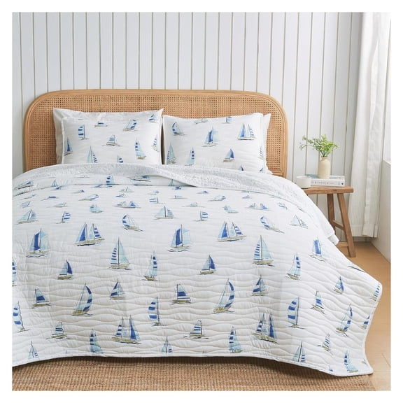 Full / Queen Size Coastal Quilt Bedding Set | Summer Blue Nautical Bedspread | Beach-Themed 3-Piece Reversible Bedding Set & Collection | Lightweight Quilted Coverlet (F/Q, Blue Watercolor Sailboats)