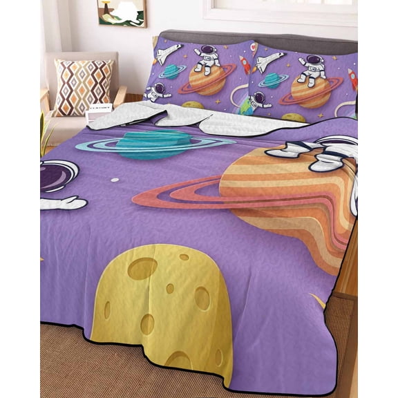 Full Quilt Bedding Set Cosmonaut Planet Rocket Ship Summer Quilt Lightweight Quilted Coverlet with 2 Pillow Shams, Cartoon Outer Space Purple 3-Piece Bedspread Quilt Set for All Season