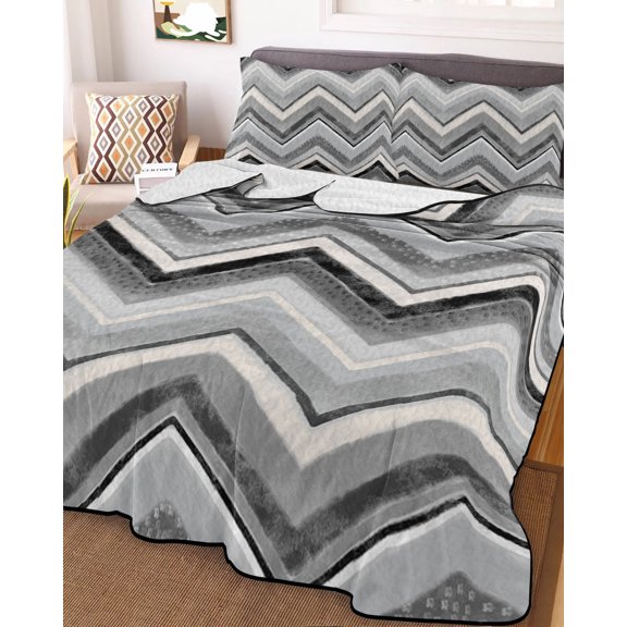 Full Quilt Bedding Set, Grey Black White Stripes Chevron Lightweight Coverlet Summer Comforter Set Soft Microfiber Bedspread, Retro Abstract Geometric Art 3 Piece Quilt Set with 2 Pillow Shams