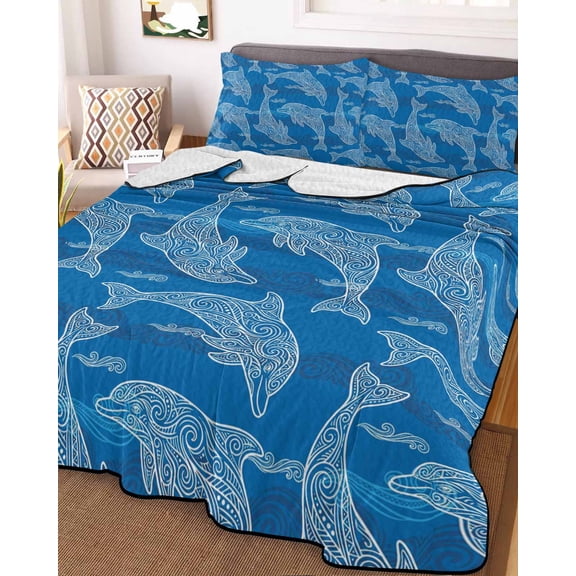 Full Quilt Bedding Set, Summer Ocean Blue Dolphin Lightweight Coverlet Summer Comforter Set Soft Microfiber Bedspread, Abstract Waves Texture 3 Piece Quilt Set with 2 Pillow Shams All Seasons Use