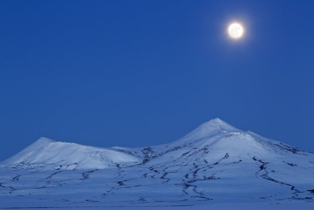 Full moon over Ogilvie Mountains Canada Canvas Art - Joseph BradleyStocktrek Images (18 x 12)