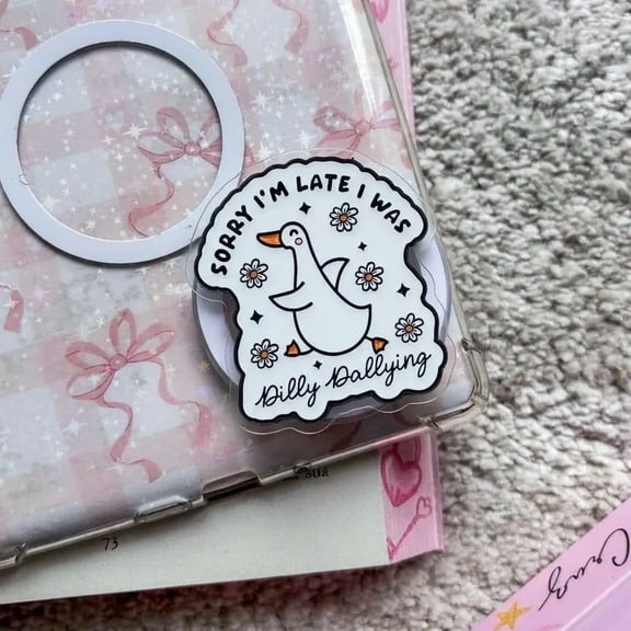 Funny Dilly Dally Duck Phone Holder - Sarcastic Quote Expanding Stand - Cute White Duckling Aesthetic Accessory for iPhone - Relatable Sorry I'm Late Phone Grip - Unique Gift for Friends