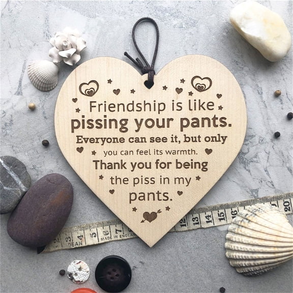 Funny Friendship Sign 3.9 Inch, "Best Friends Are Hard to Find" Wooden Plaque with Quote, Humorous Gift for Best Friend, Birthday, Office Desk Decor, Wood Wall Hanging for Women & Men