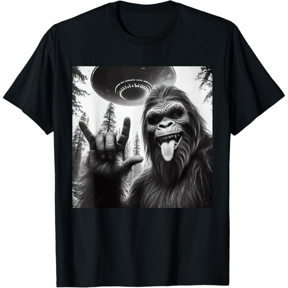 Funny Sasquatch Bigfoot Rock On Selfie With UFO Alien T-Shirt Tops Tee