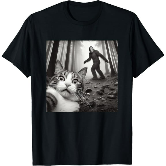 Funny Surprised Scared Cat Selfie With Sasquatsch Bigfoot T-Shirt