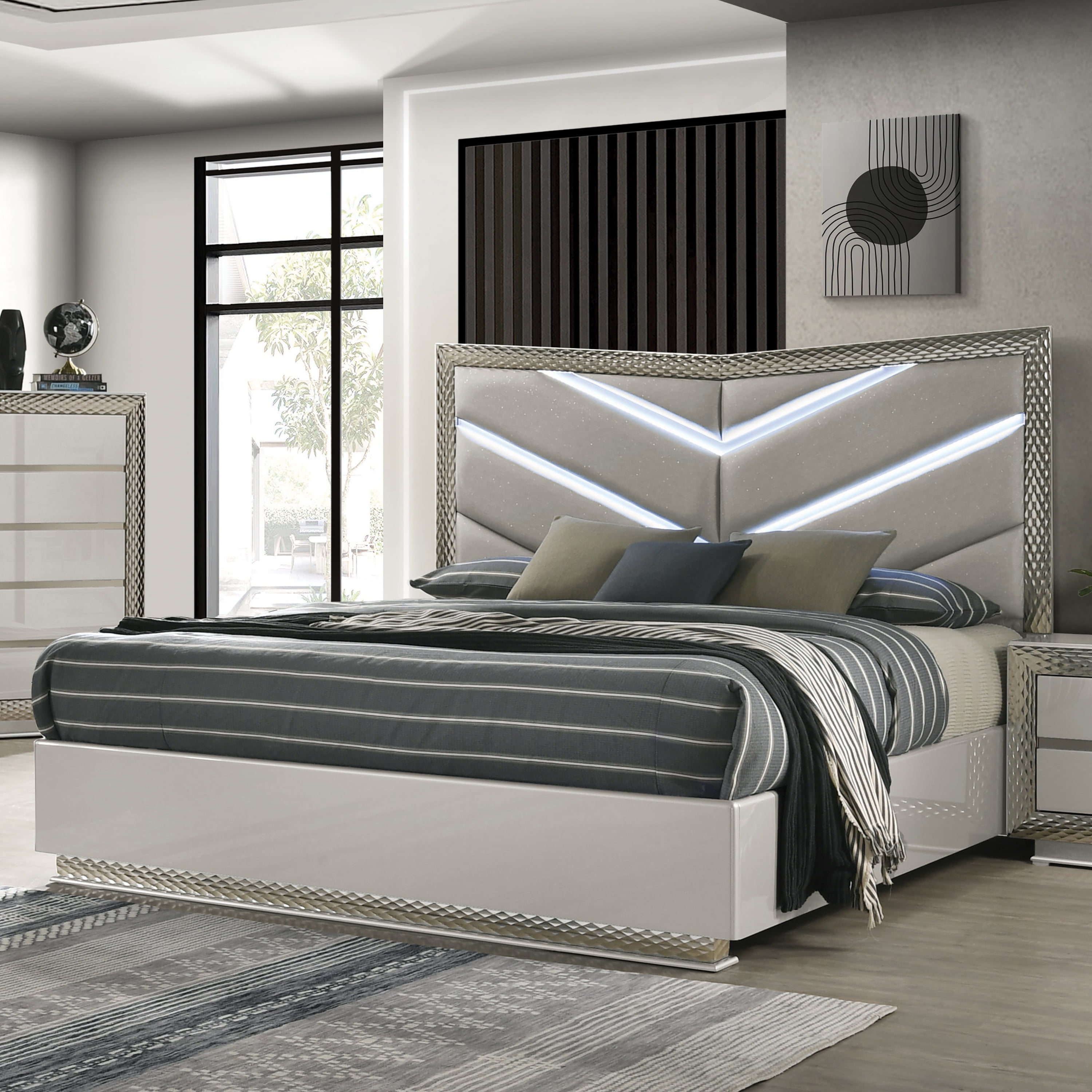 Furniture of America Encina Solid Wood Platform Bed with LED, Queen, Gray