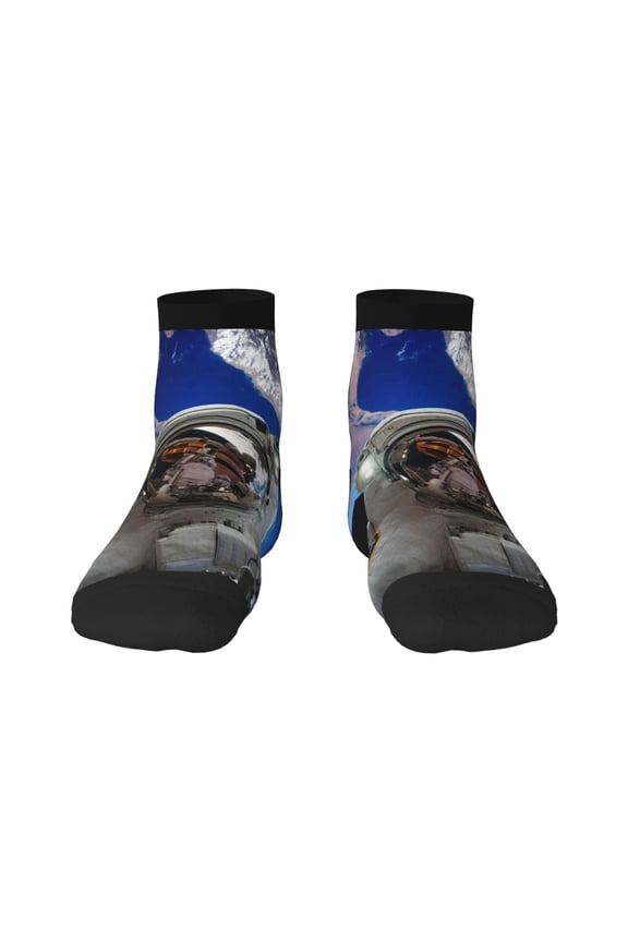 Astronaut in Outer Space Print Adult Socks, Crew Moisture-wicking Socks, Unisex Cushion Crew Socks,Casual Sports Ankle Socks