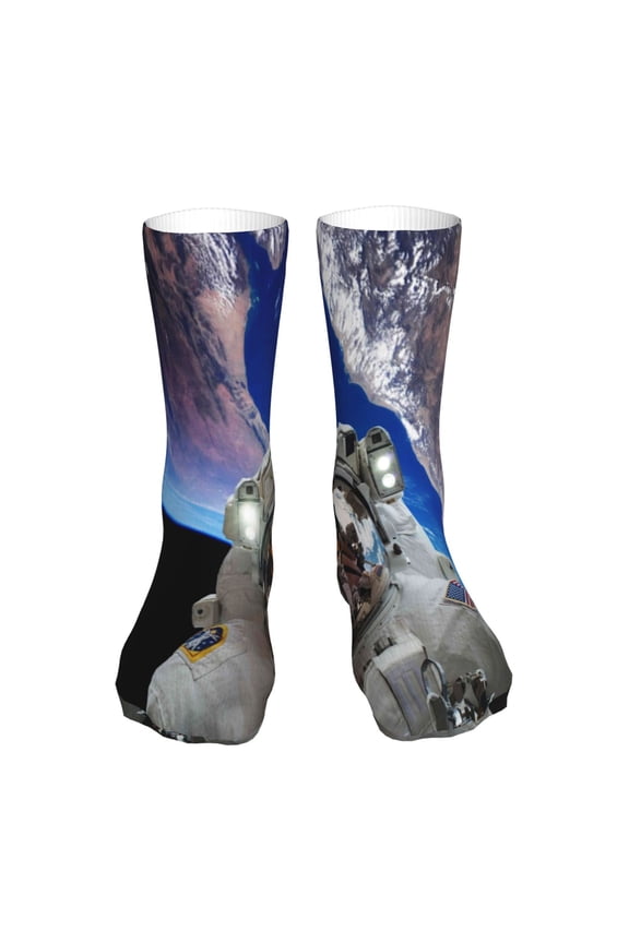 Astronaut in Outer Space Print Crew Socks,Casual Athletic Gym LightWeight Thin Socks,Casual Crew Socks for Men Woman,Calf Length Crew Socks