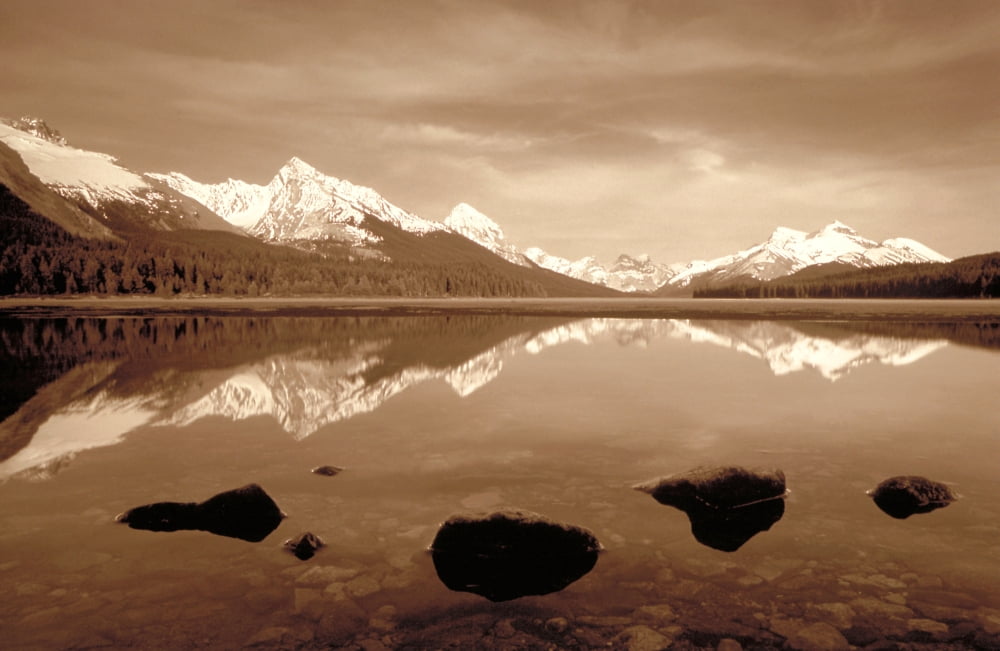 Fv0710 Darwin Wiggett Black And White Lake And Mountain Scenic Maligne Lake Jasper Nat Park Alberta Canvas Art - Darwin Wiggett Design Pics (17 x 11)