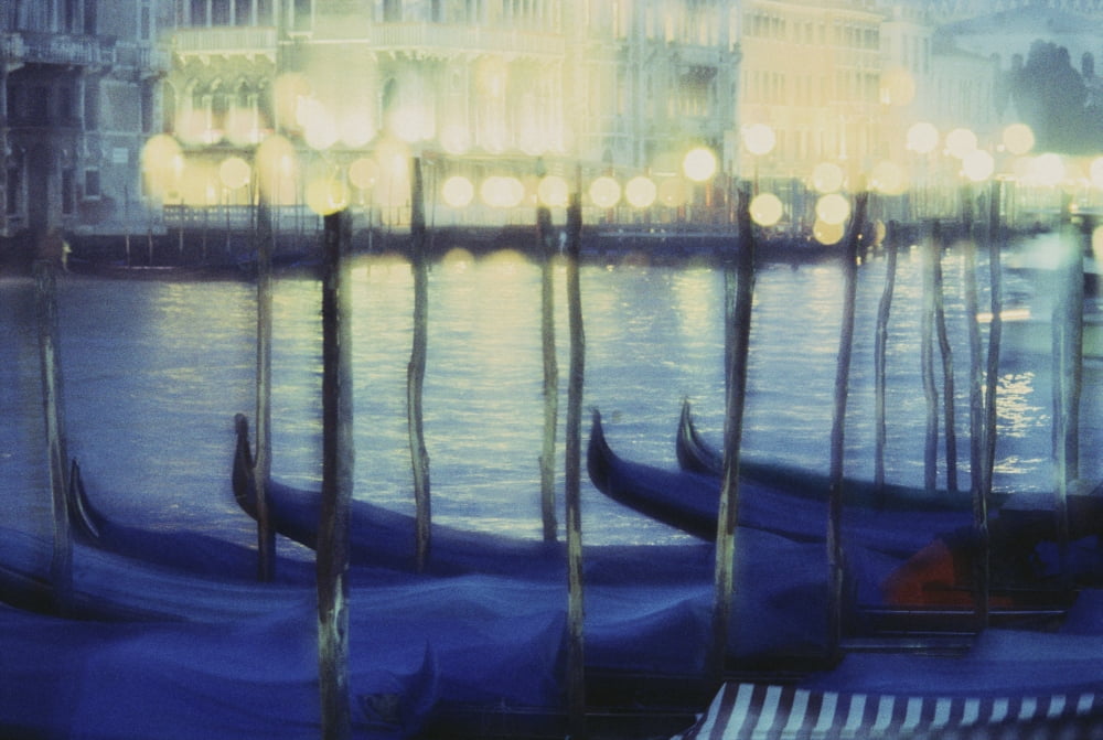 Fv2131 David Nunuk Gondolas In Venice Italy Canvas Art - David Nunuk Design Pics (17 x 11)