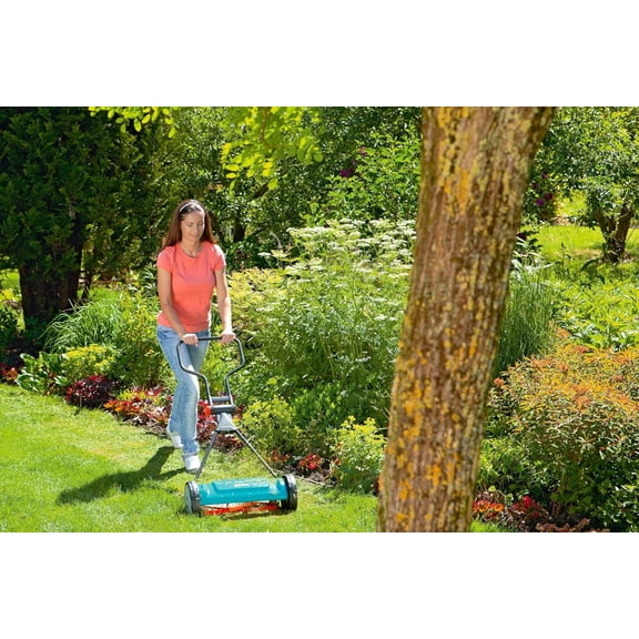 GARDENA Classic 16 Inch Manual Reel Lawn Mower with 5 Blades for Quiet -Friendly Yard Care