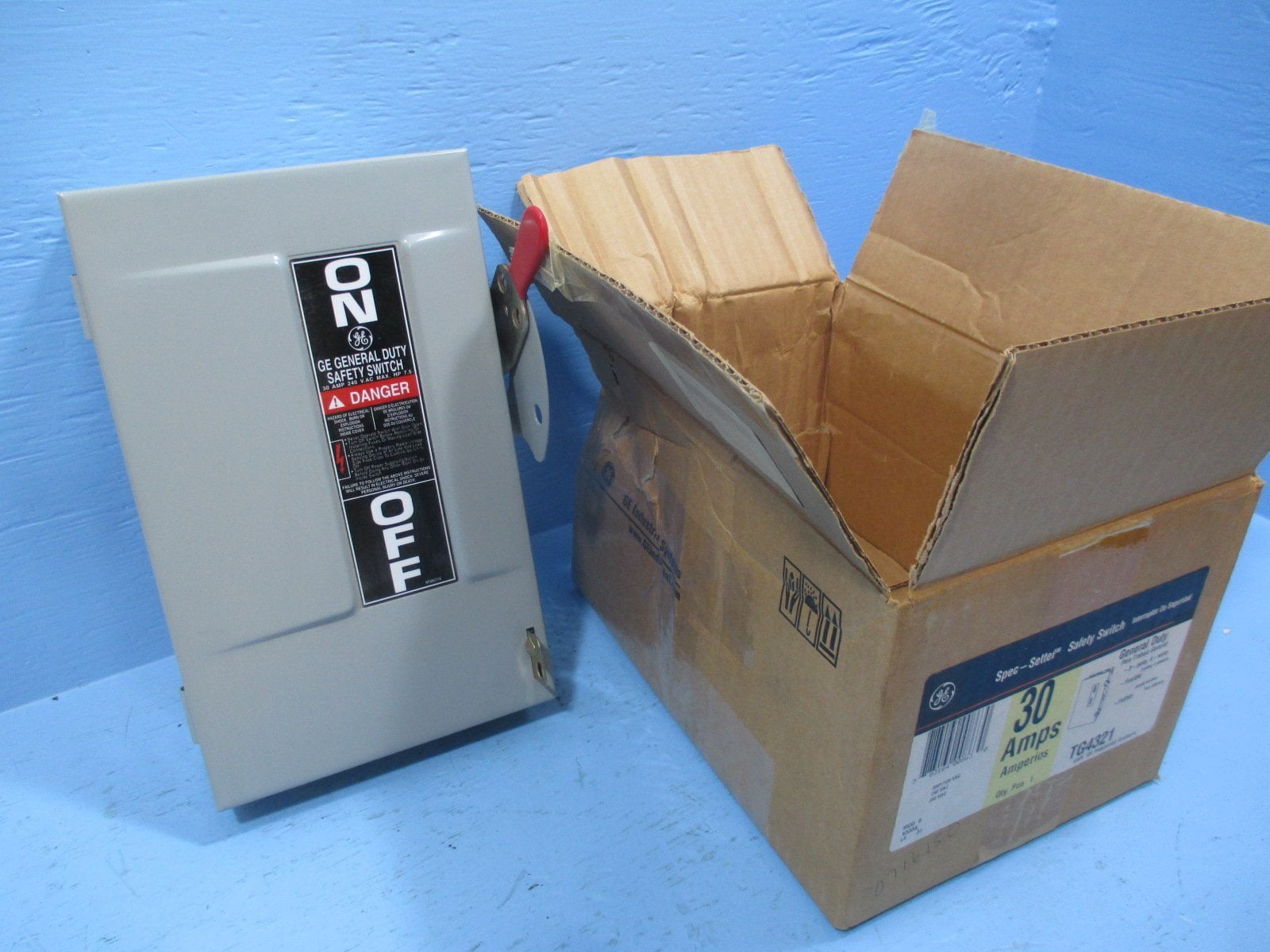 GE Spec-Setter™ TG Fusible General Duty Safety Switch, 3 Poles, 240 VAC ...