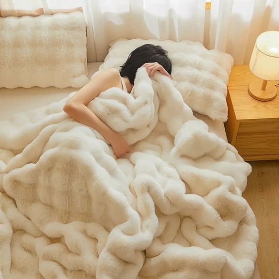 GEEKLiYun Double-Sided Faux Rabbit Fur Throw Blanket — An ultra-soft, plush blanket suitable for sofas or beds; a warm, fluffy, and decorative all-season throw perfect for the living room or bedroom.