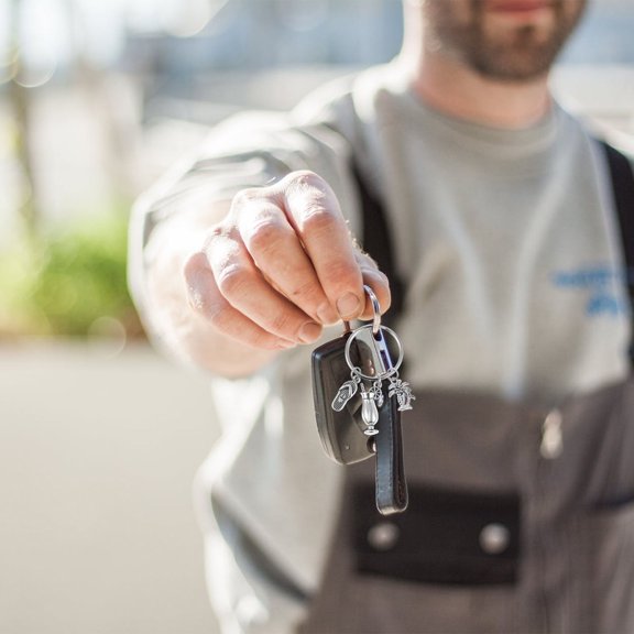 GETAJGHSD Silver Alloy Beach Keychain with Fine Craftsmanship, Perfect Gift for Father and Boyfriend, 1 Piece