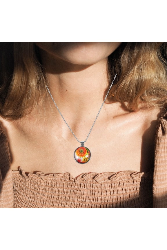 Flower Chain Necklace Featuring Unique Sunflower Pendant and Timeless Design