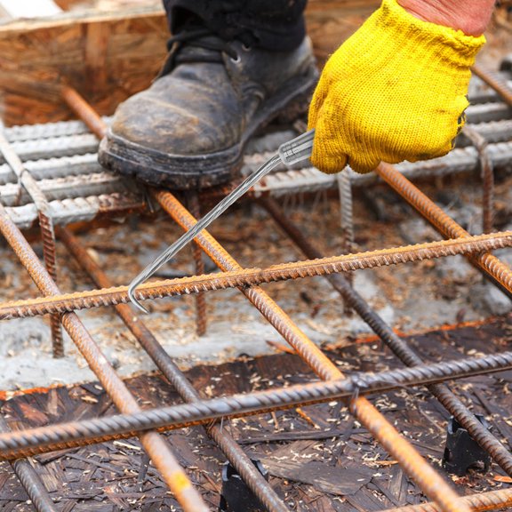 GETAJGHSD Ergonomic Stainless Steel Manhole Lifters for Outdoor and Construction Use