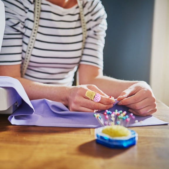 GETAJGHSD Reusable Pin Cushion in Golden, Cloth and Metal, Easy to Carry, Perfect for Sewing