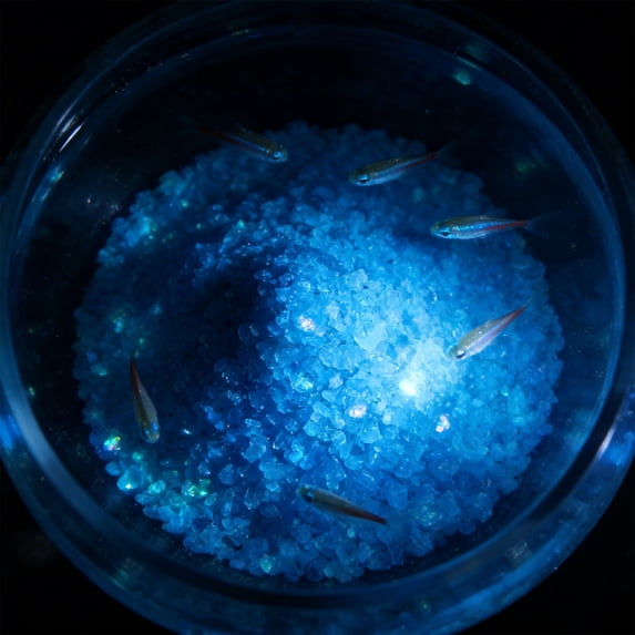 GFHFHITJ Aquarium Sand, Glow in The Dark Sand Aquarium Gravel, 3-5mm Fluorescent Sand, Decorative Rocks for Fish Tank, Vases & Landscaping