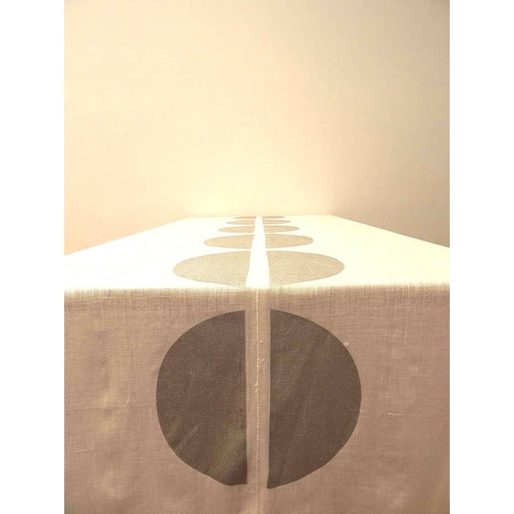 GITIKA GOYAL HOME SILVER SCREEN PRINTED 60" x 90" TABLE CLOTH CENTER DOT, NEW