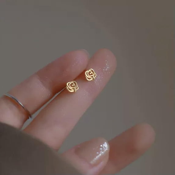 GKNET 1Pair Hollow Small Rose Stud Earrings Elegant Mini Simple Elegant Earrings WY4-Gold-