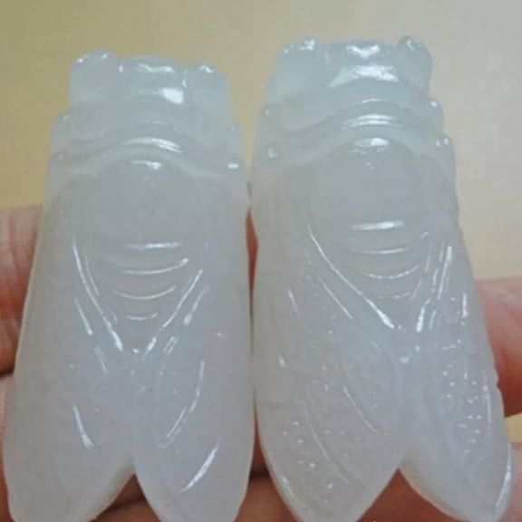 GKNET Natural White Afghanistan Jade Quartz Crystal Carved Cicada Pendant Reiki Statue