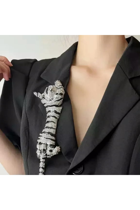 Vintage Exaggerated Tiger Brooch Fashionable Animal Pin with Movable Joints-silvery